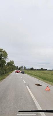 IZLETIO ŠAHT I OŠTETIO VOZILO